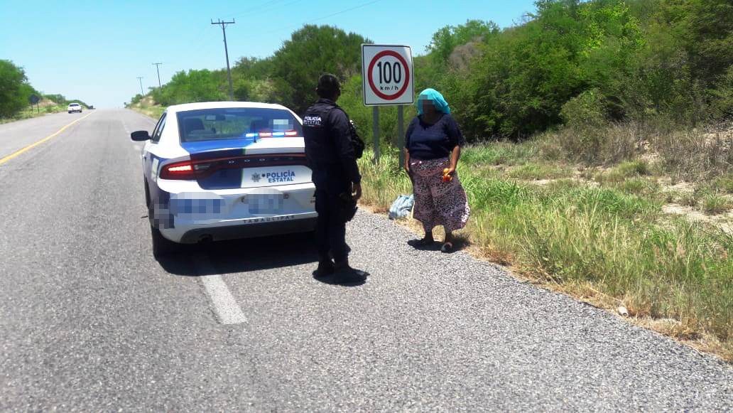 Foto: La mujer pretendía llegar a pie a la frontera con los Estados Unidos, 11 se julio de 2019 (SSP de Tamaulipas)