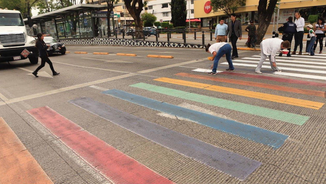 Foto Organización 'pro-vida' borra cruce peatonal que conmemora el Orgullo LGBTI 19 julio 2019