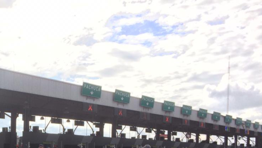 FOTO Policías federales se manifiestan en autopista México-Pachuca, permiten paso libre a conductores (Twitter, archivo)