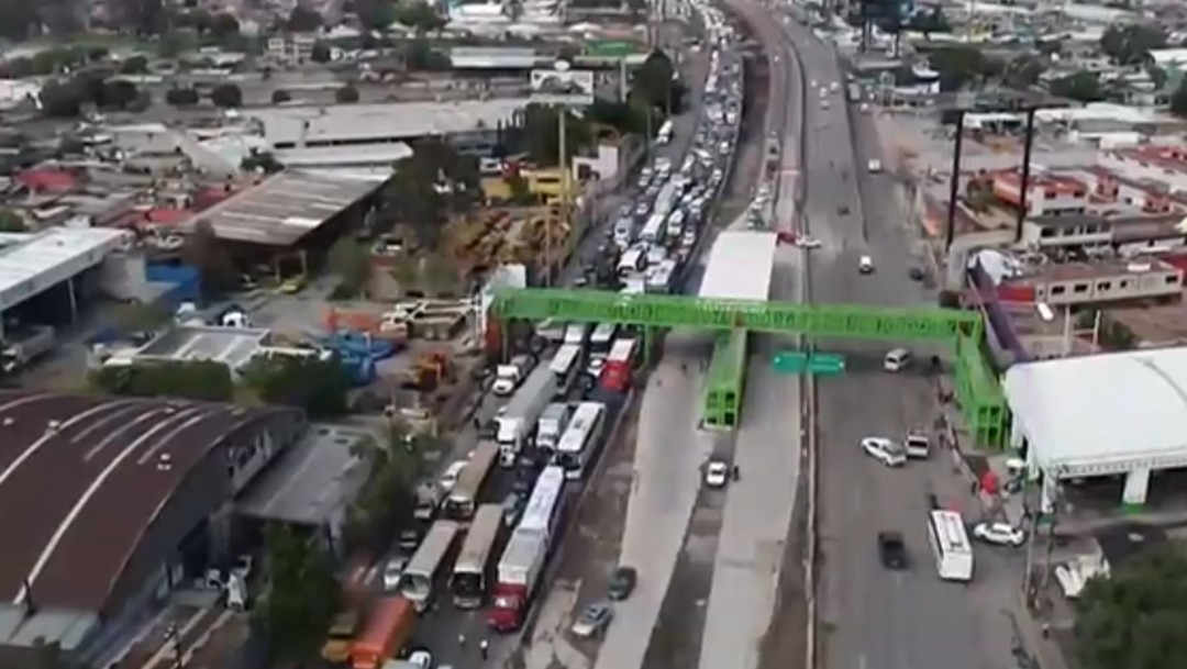 FOTO Policías federales se manifiestan y bloquean autopista México-Pachuca (FOROtv)