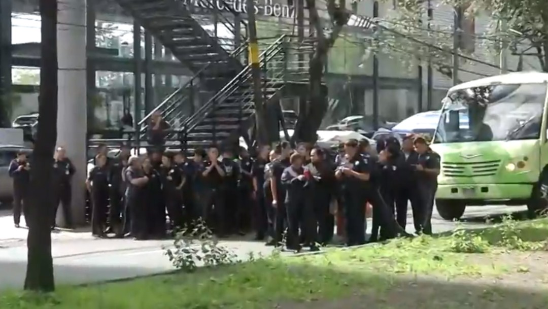 Policías federales bloquean Periférico Sur CDMX, rechazan a unirse a Guardia Nacional