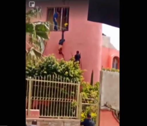 VIDEO: Presunto delincuente intenta huir y lo agarran como ‘piñata’ en Tonalá, Jalisco