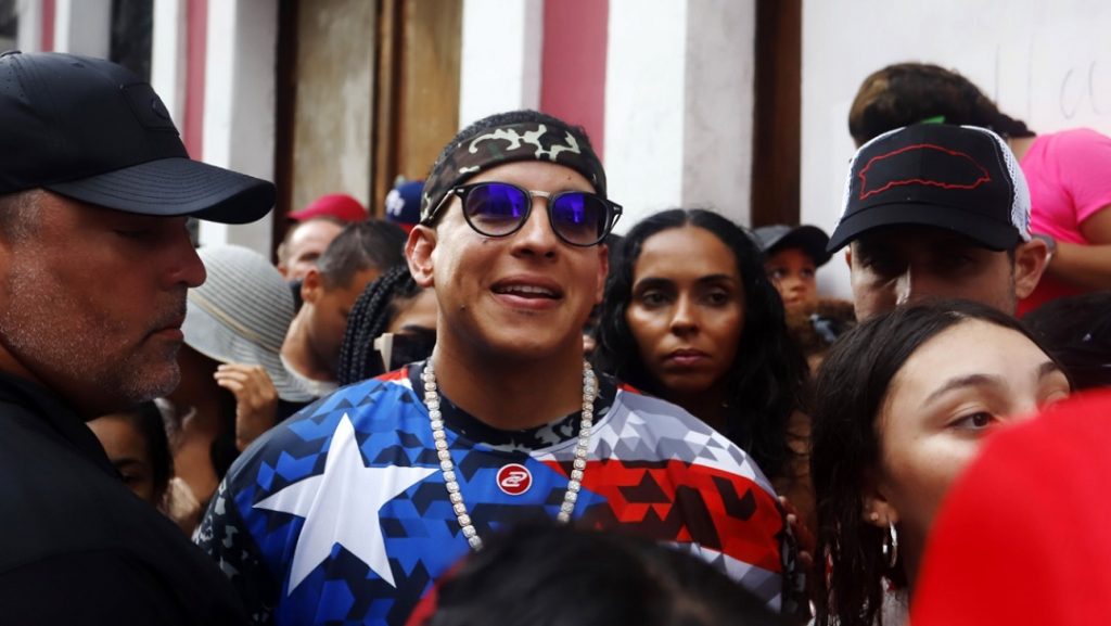 Puerto Rico: Paro histórico para exigir renuncia de Roselló concluye en jornada violenta