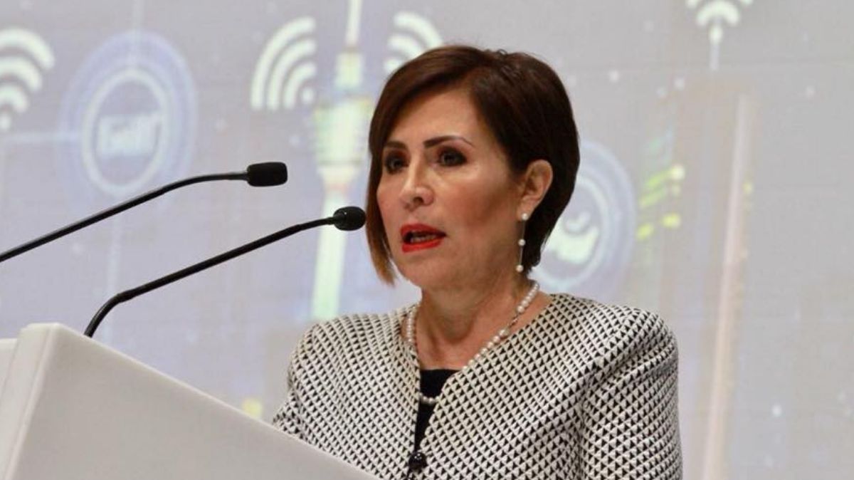 Rosario Robles promueve amparo contra posible detención