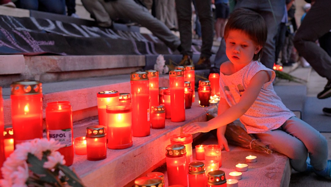 Foto: Rezan por adolescente secuestrada y asesinada en Rumania