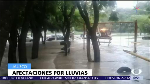 Se desborda canal por lluvias en Zapopan, Jalisco