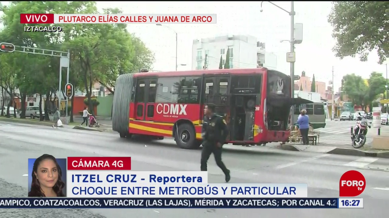 Se registra choque entre unidad del metrobús y auto particular en Iztacalco