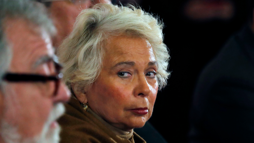 FOTO Sobre renuncia de Olga Sánchez Cordero, AMLO dice: 'No queremos que se vaya' (AP archivo)