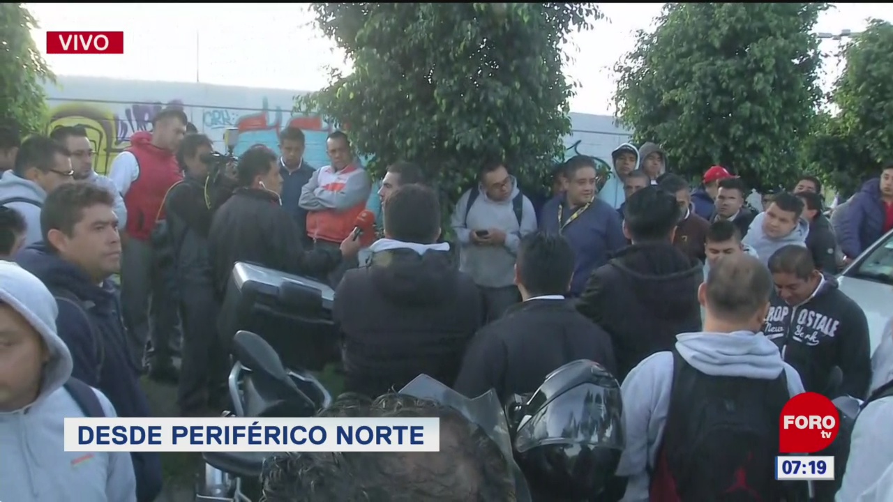 Trabajadores bloquean Periférico Norte; piden que baje el precio del pollo
