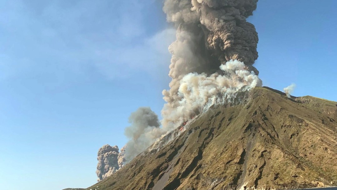 El volcán Estrómboli, en Italia, registra violentas explosiones