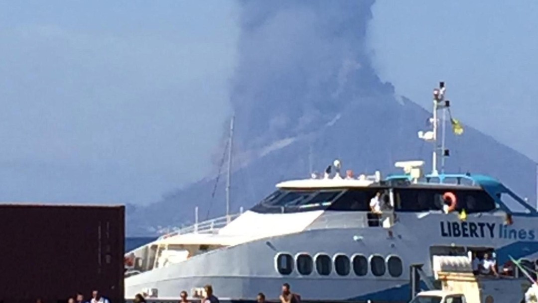Foto: Volcán Estrómboli hace erupción en Italia, 3 de julio de 2019