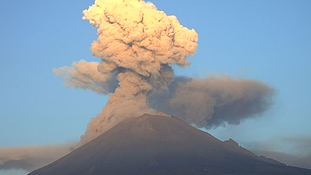 Vientos favorecen caída de ceniza del Popocatépetl en CDMX