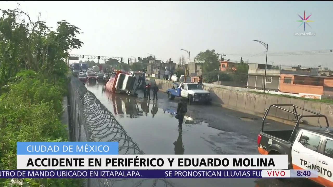 Vuelca camión con yeso en Periférico y Eduardo Molina, CDMX
