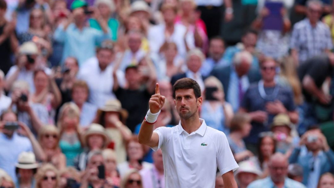 Foto: Con la victoria de este domingo, Djokovic lleva ya tres finales ganadas a Federer en este torneo (2014 y 2015), el 14 de julio de 2019 (Reuters)