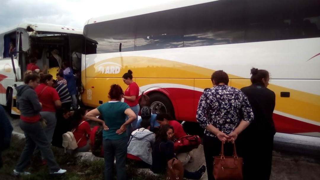 Choque entre dos autobuses deja tres lesionados en Zacatecas