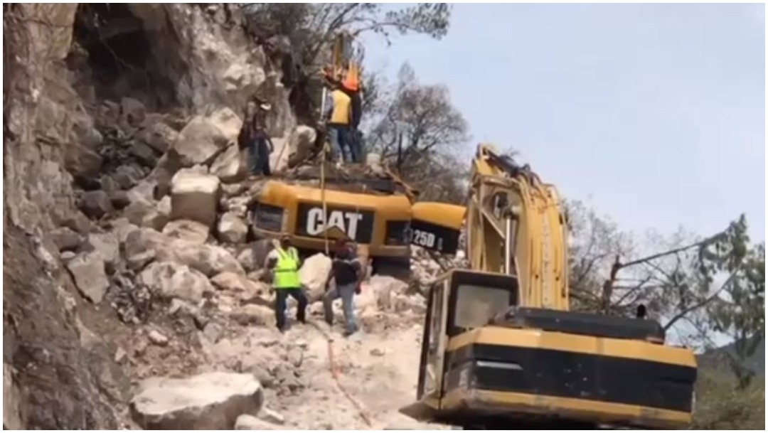 Foto: Operador falleció tras quedar sepultado entre escombros tras el derrumbe de un cerro en San Luis Potosí, 24 de agosto de 2019 (Noticieros Televisa)