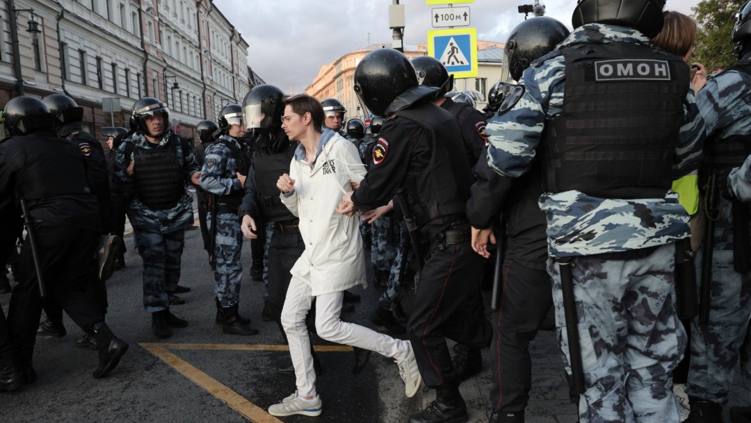 Foto: OVD-Info, un organismo de monitoreo, dijo que 146 personas fueron arrestadas en la manifestación del sábado en Moscú y 86 en San Petersburgo, 10 de agosto de 2019, (AP)