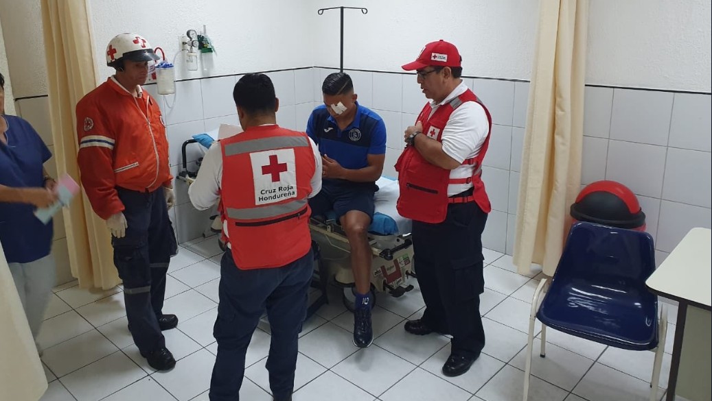 Foto: Los jugadores del Motagua lesionados fueron trasladados a un hospital para su atención, 18 de agosto de 2019 (Twitter Motagua)