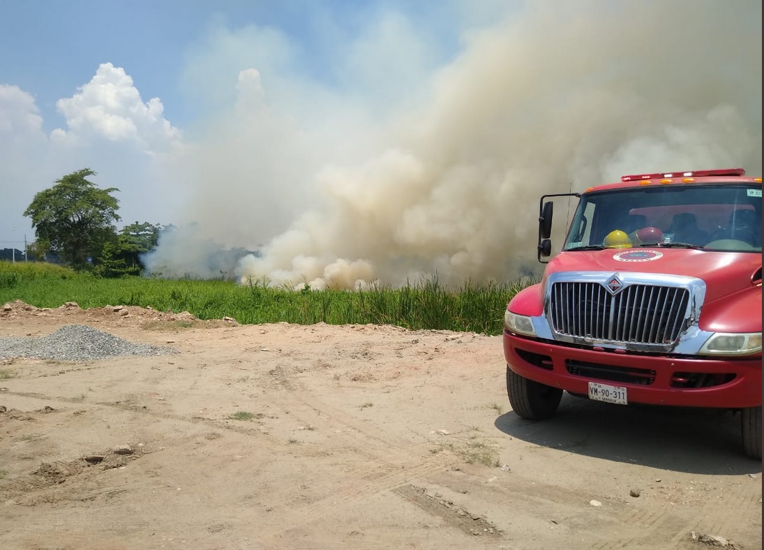 Bomberos atienden incendio en Tabasco