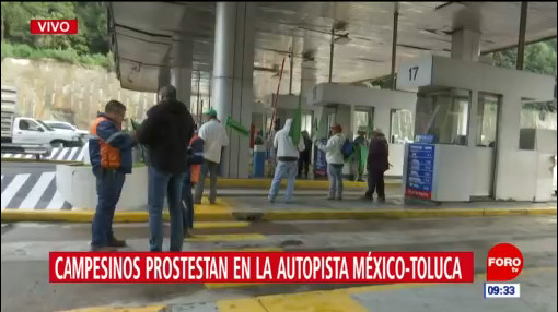 Campesinos protestan en la autopista México-Toluca