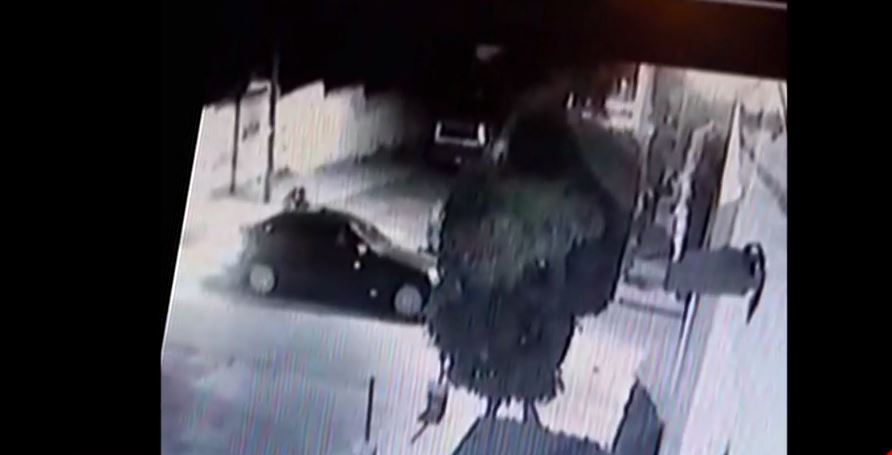 VIDEO: Captan asesinato de dos hombres dentro de un auto en Naucalpan