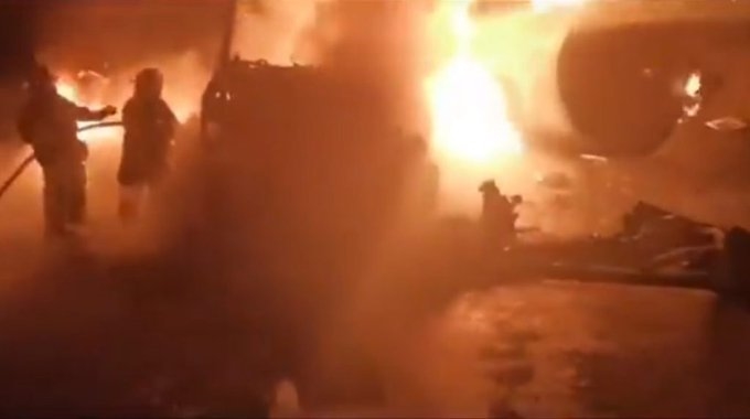 Foto Chofer muere calcinado tras explotar pipa en San Mateo Atenco 14 agosto 2019