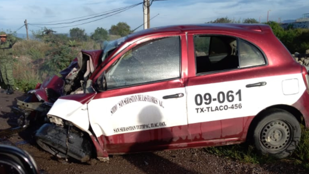 Foto: El chofer del camión resultó con lesiones graves y fue trasladado al hospital del municipio, 12 de agosto de 2019 (Twitter @municipios_oax)