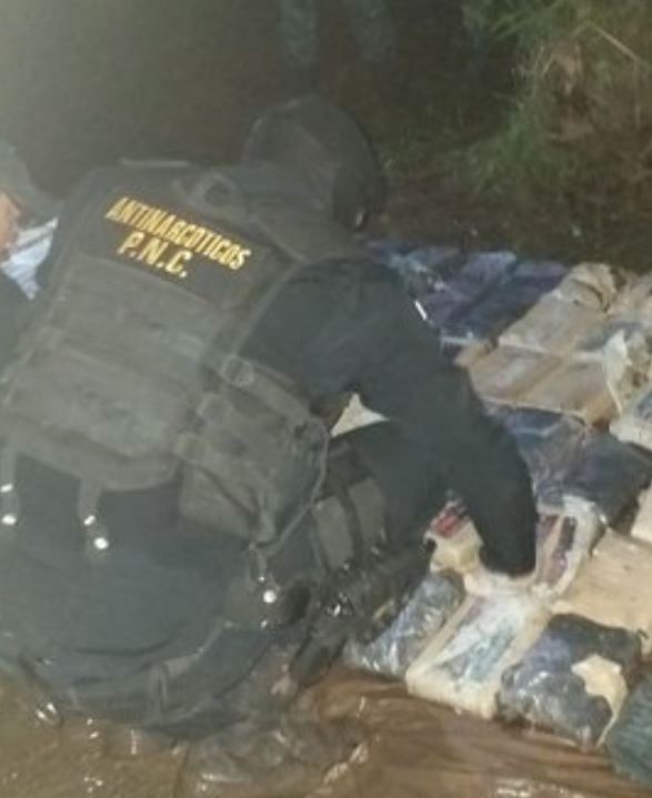 Mueren dos mexicanos tras estrellarse avioneta con cocaína en Guatemala 