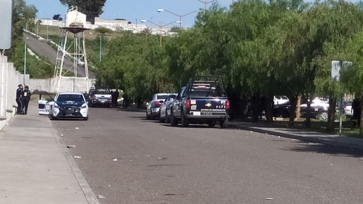 Comando ingresa a penal en Guanajuato
