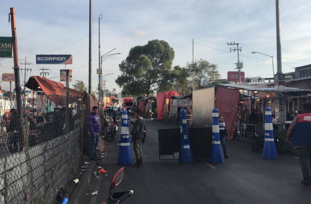Comerciantes realizan bloqueo frente al mercado de San Juan