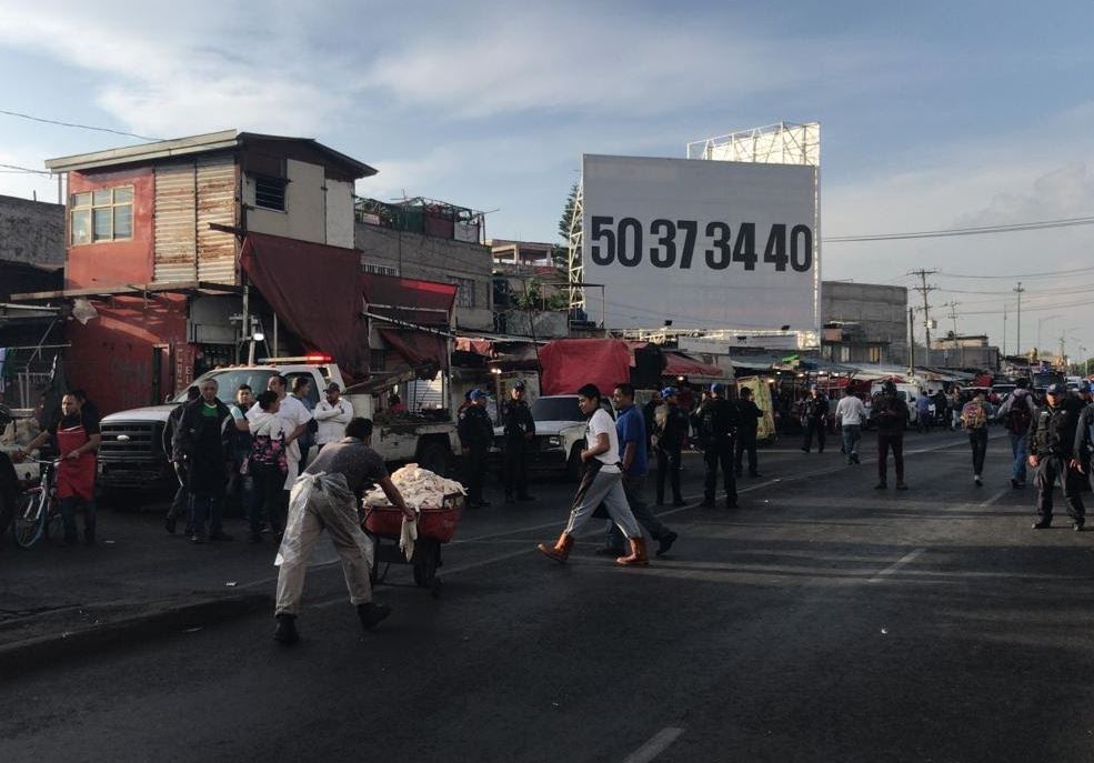 Comerciantes realizan bloqueo frente al mercado de San Juan 
