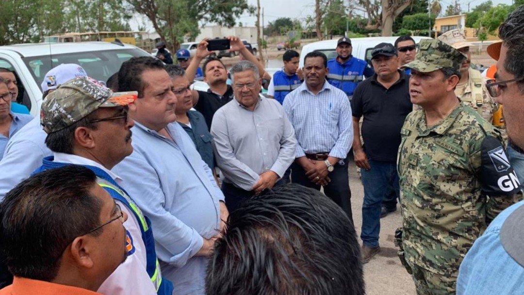 Foto: Las autoridades de Baja California Sur se coordinan con el Ejército en apoyo de la población tras afectaciones por “Ivo”, el 24 de agosto de 2019 (Twitter @cmendozadavis) 