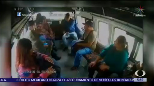 Delincuentes asaltan combi en la Lechería-Texcoco