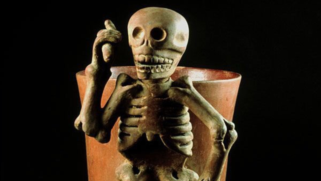Foto: Recipiente de esqueleto de la cultura Mixteca, Zaachila, Oaxaca (900-1521 D.C.), 7 de agosto de 2019 (Twitter @Neomexicanismos)