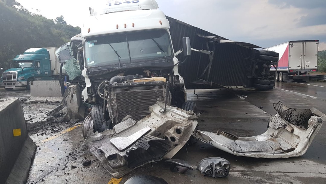 Foto: Los conductores de ambos vehículos resultaron con lesiones leves, 8 de agosto de 2019 (Twitter @newshidalgo)