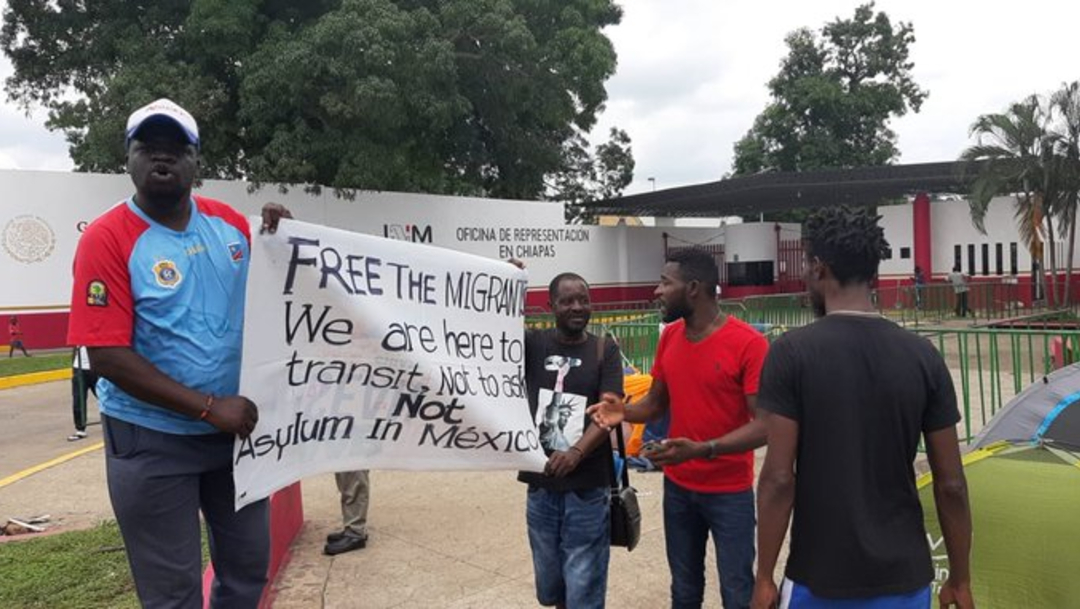 Migrantes africanos marchan en Chiapas; exigen documentos para continuar su camino a EU