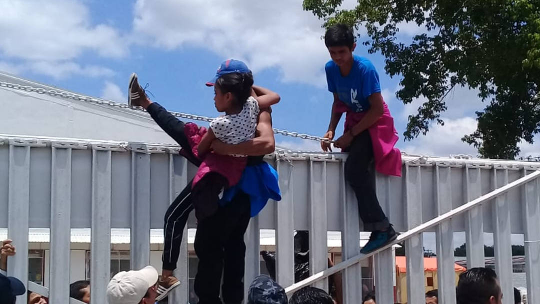 Foto: Los migrantes trataron de escapar de un refugio en Villahermosa, Tabasco , 18 de agosto 2019. (Twitter @DiarioDeTabasco)