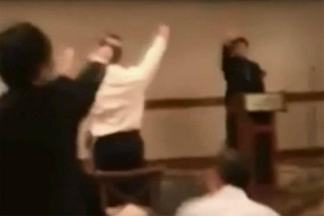 Captan en video a estudiantes de prepa haciendo el saludo nazi