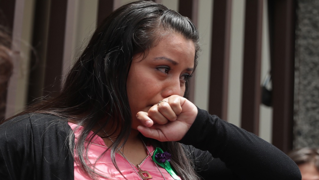 Absuelven a Evelyn Hernández, acusada de homicidio por supuesto aborto en El Salvador