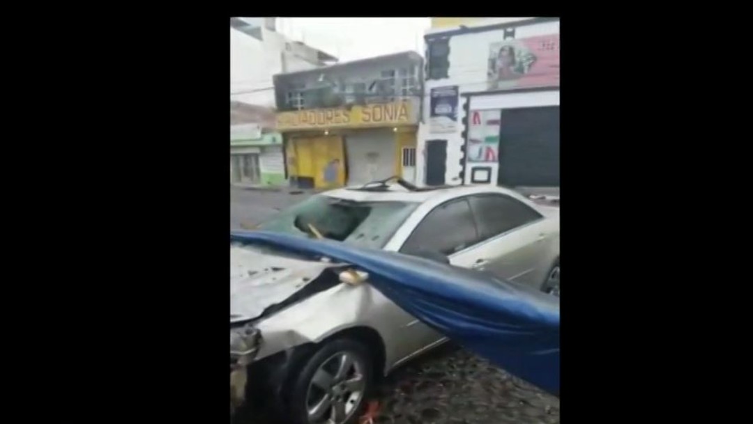Foto: La explosión dejó daños en construcciones aledañas y algunos vehículos, el 18 de agosto de 2019 (Noticieros Televisa)