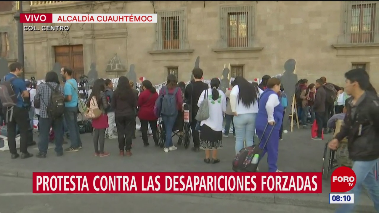 Familiares de desaparecidos protestan frente a Palacio Nacional