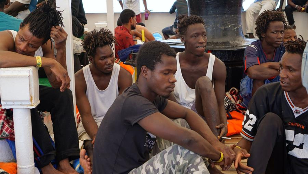 Foto: Los magistrados han abierto un proceso contra quien resulte responsable por omisión, luego que le fue prohibido al barco atracar en Lampedusa, 20 de agosto de 2019 (EFE)