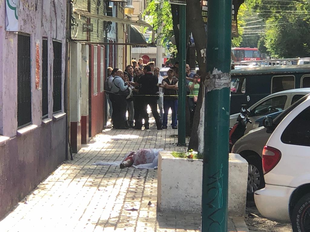 Foto: Un hombre quedó tirado en la calle tras el ataque. El 8 de agosto de 2019. Noticieros Televisa