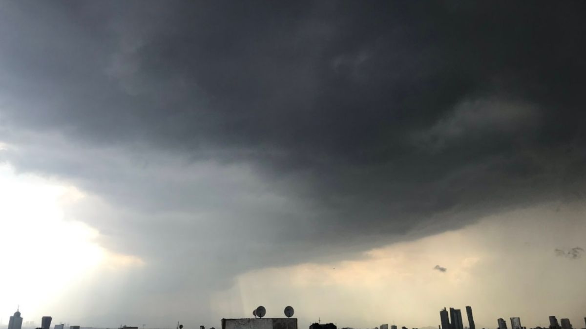 Foto: Lluvia en la Ciudad de México. Twitter@mmora01