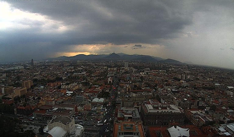 Foto: Lluvia en la zona norte de la Ciudad de México. Twitter/@webcamsdemexico