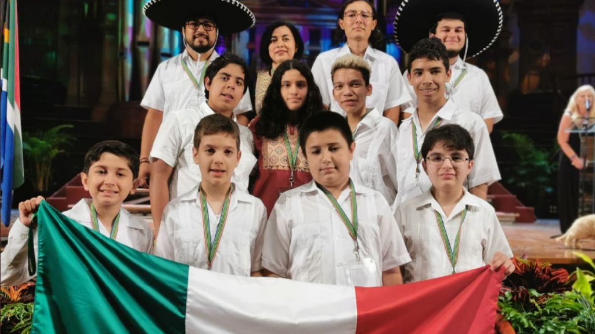 Niños mexicanos ganan ocho medallas en olimpiada de Matemáticas.