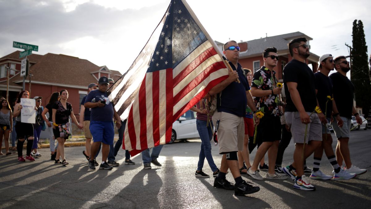 Foto: Cientos de personas protestan en las calles tras el tiroteo en una tienda comercial en El Paso, Texas, EEUU. El 4 de agosto de 2019