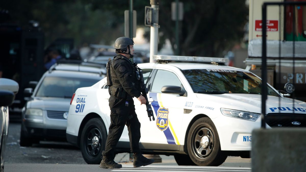 Foto: Un policía vigila las calles de Nicetown, en Filadelfia. El 14 de agosto de 2019. AP