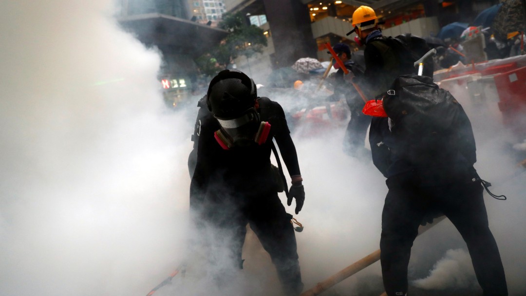 Policía de Hong Kong reprime a cientos de manifestantes