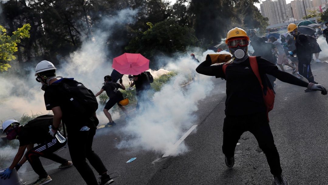 Hong Kong: Policía lanza gases lacrimógenos contra manifestantes en nueva jornada de protestas